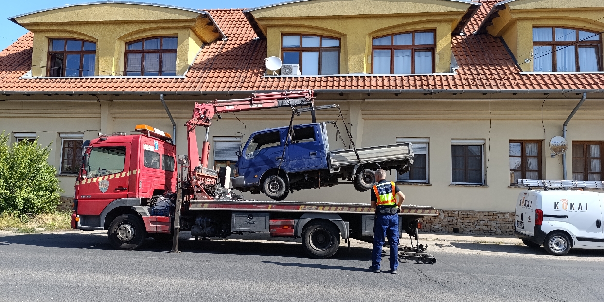 Folyamatos az elhagyott járművek elszállítása a biztonságos közlekedésért