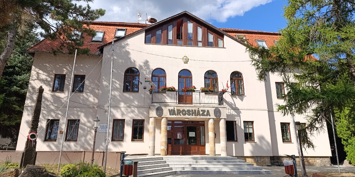 ÁLLÁSPÁLYÁZAT - Főépítészi referenst és Hatósági ügyintézőt keres a Polgármesteri Hivatal